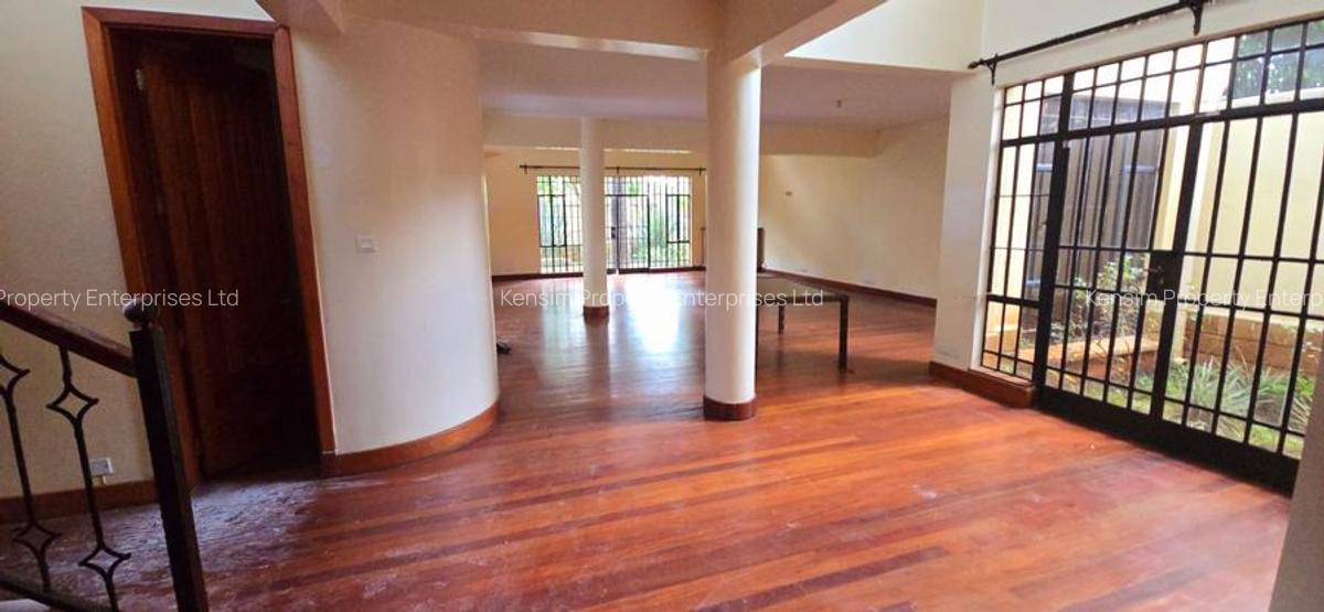5 Bed Townhouse with En Suite in Lavington - 4