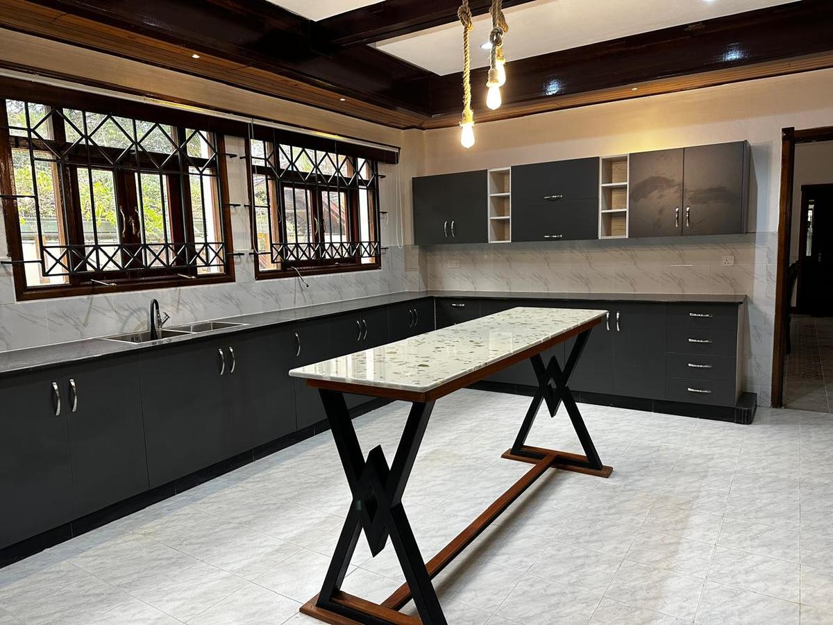 6 Bed Townhouse with En Suite in Karen - 12