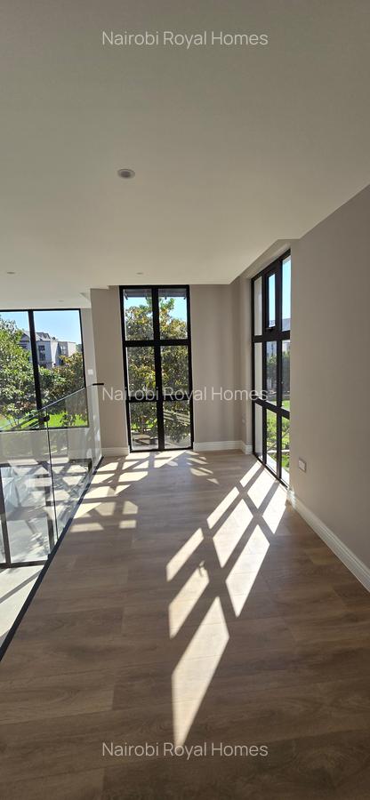 5 Bed Townhouse with En Suite at Palm Valley - 10