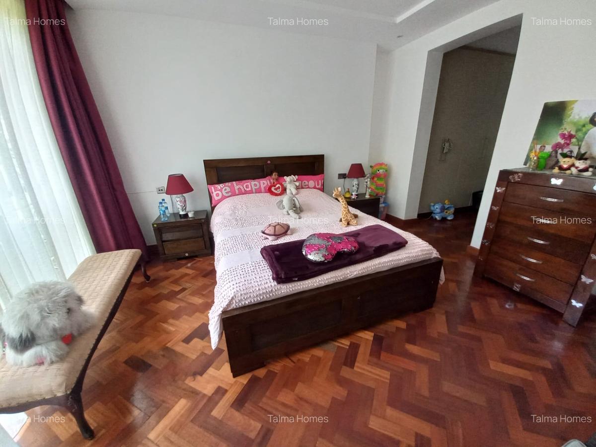 5 Bed Townhouse with En Suite at Lavington - 12