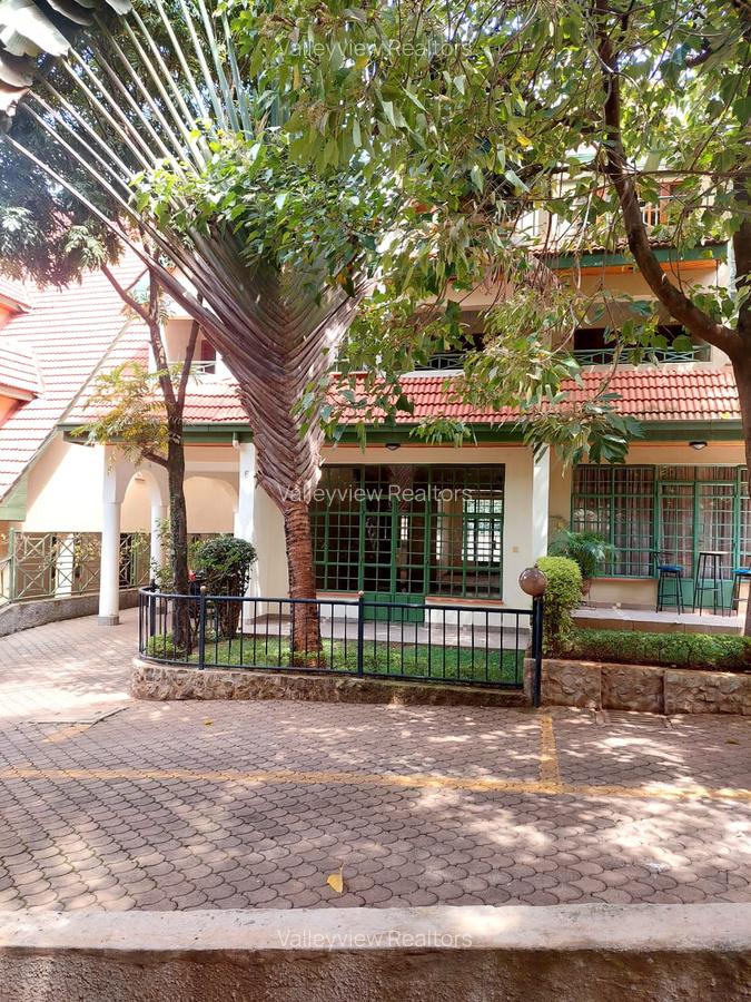 4 Bed Townhouse with En Suite at Lavington - 4