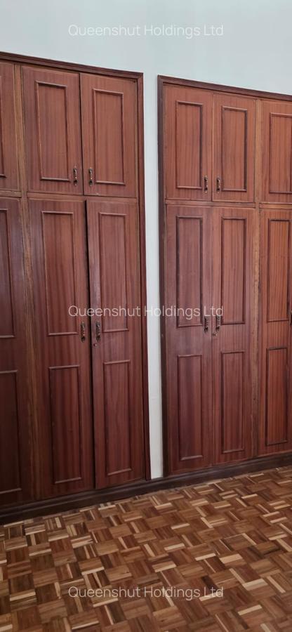 5 Bed Townhouse with En Suite in Westlands Area - 15