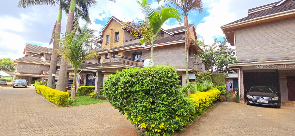 5 Bed Townhouse with En Suite at Lavington Green - 7