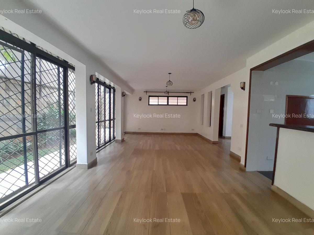 5 Bed Townhouse with En Suite at Lavington - 7