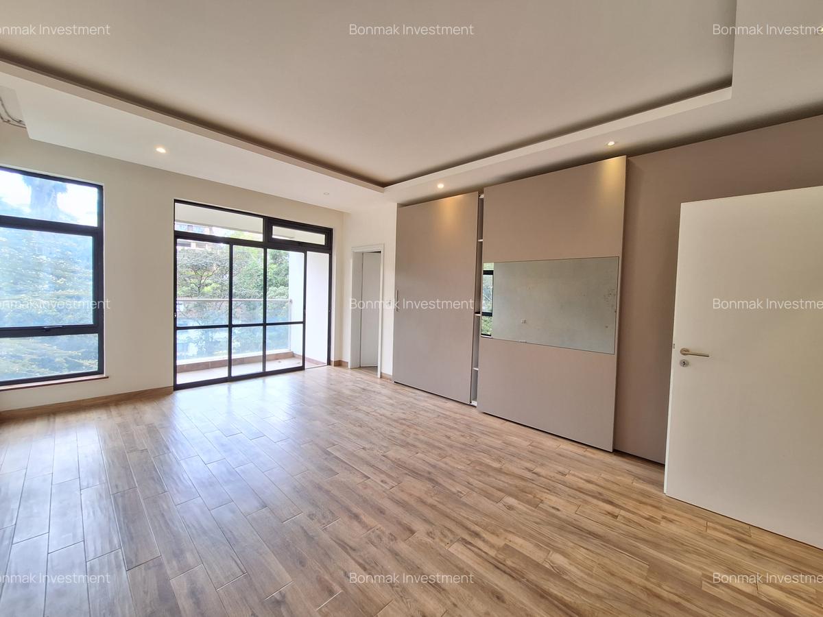 4 Bed Apartment with En Suite at Riverside Drive - 9