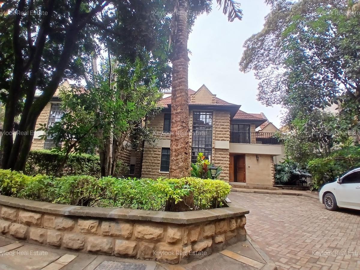 6 Bed Townhouse with En Suite at Lavington Green - 4