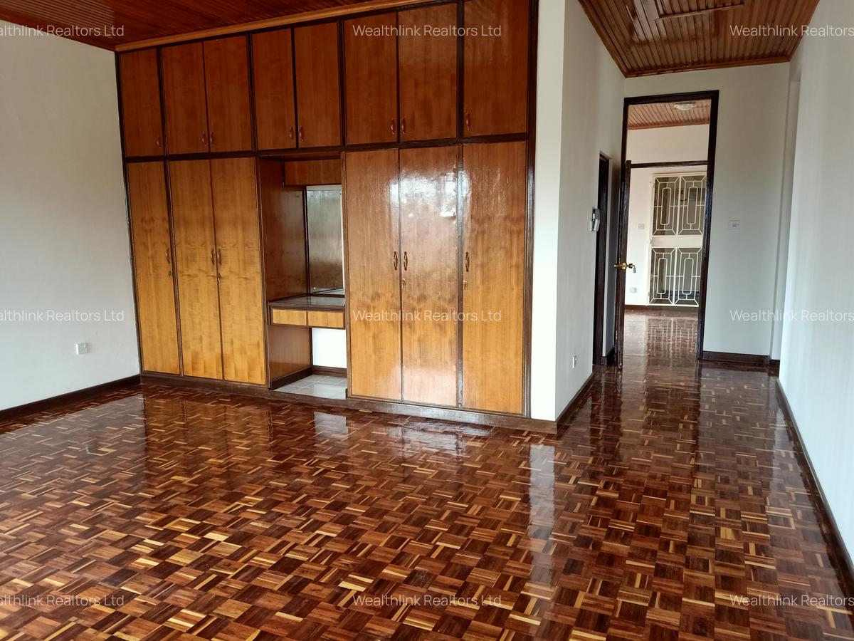 5 Bed House with En Suite at Nyari - 8
