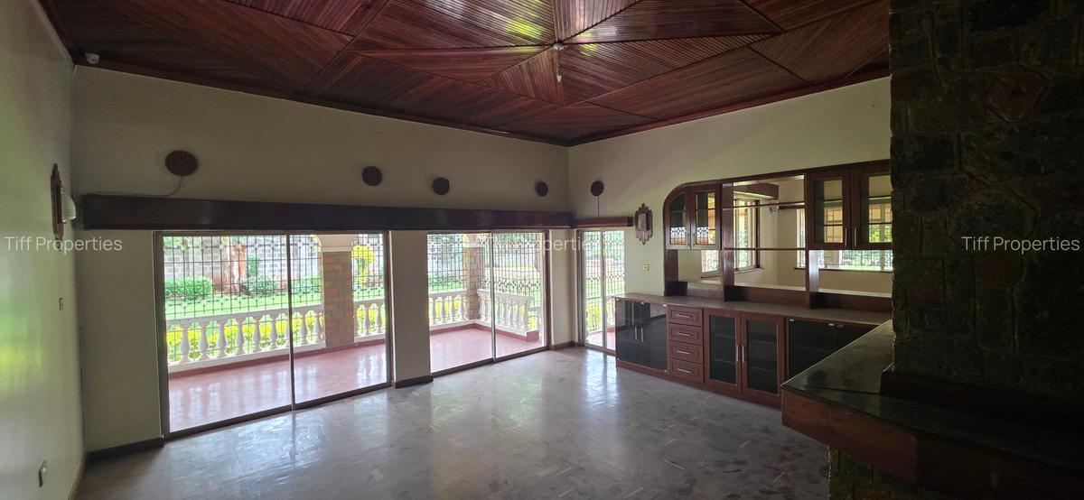 4 Bed House in Rosslyn - 2