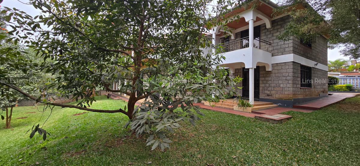 5 Bed House with En Suite in Runda - 1
