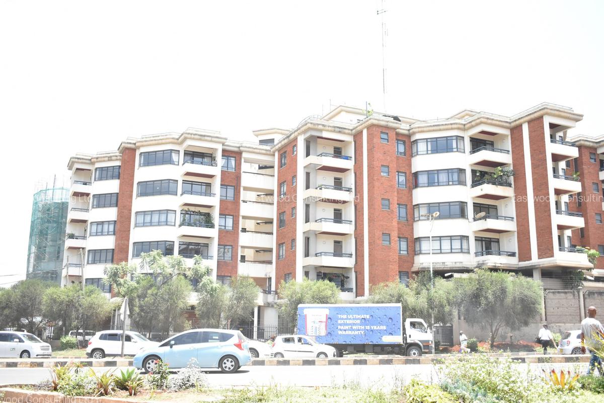 4 Bed Apartment with En Suite in Parklands - 1