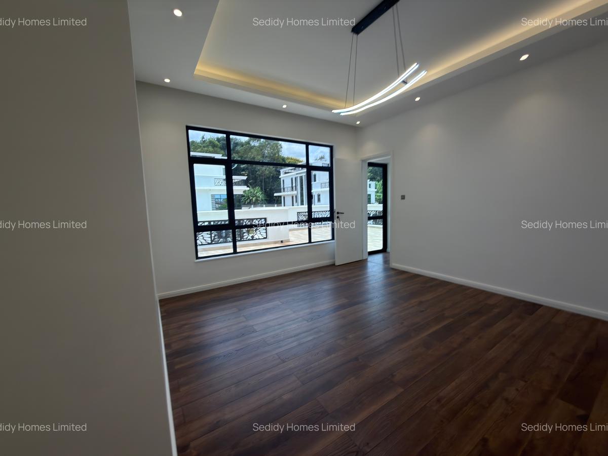 5 Bed Villa with En Suite in Lavington - 3