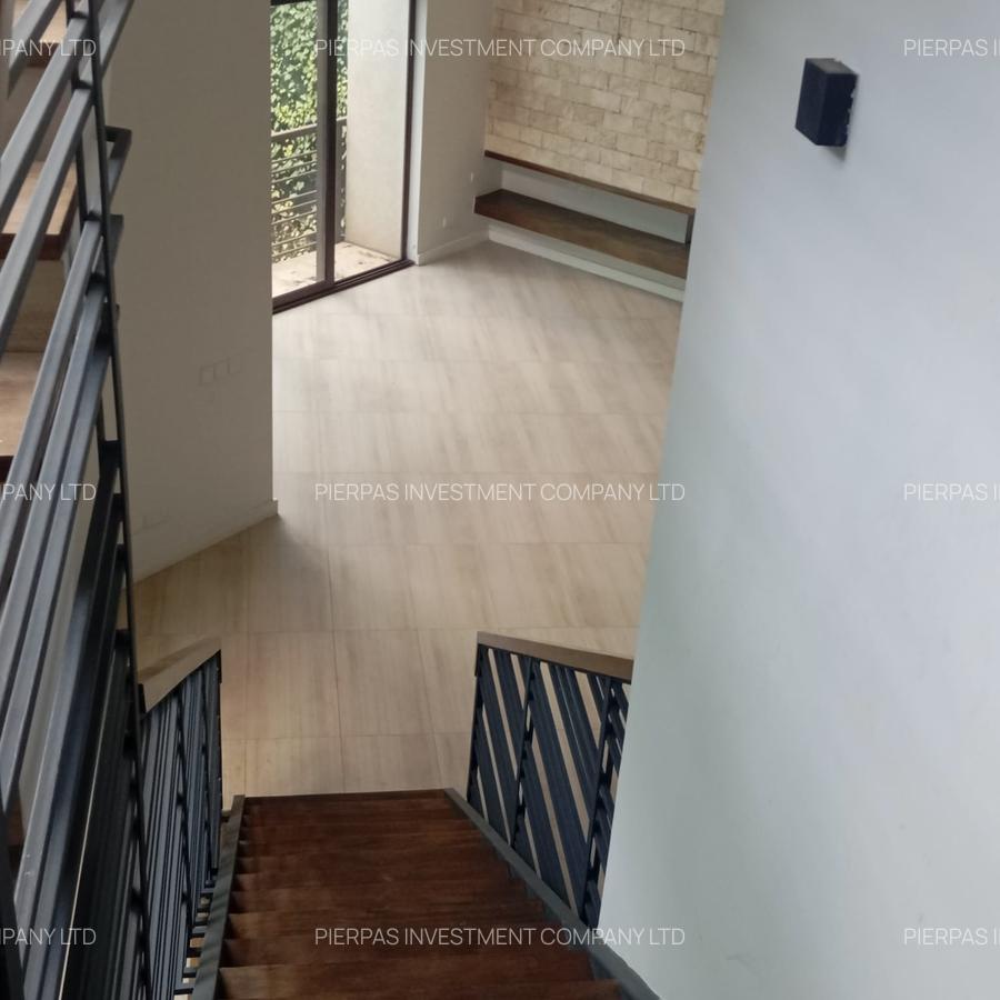 5 Bed Townhouse with En Suite in Lavington - 6