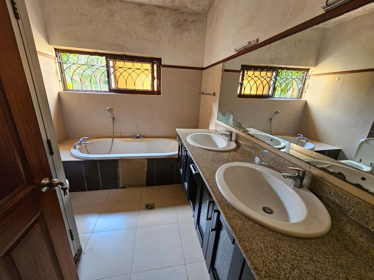 4 Bed Townhouse with En Suite in Lavington - 14