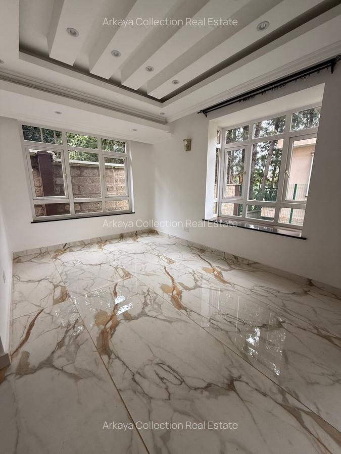 5 Bed Townhouse with En Suite in Lavington - 2