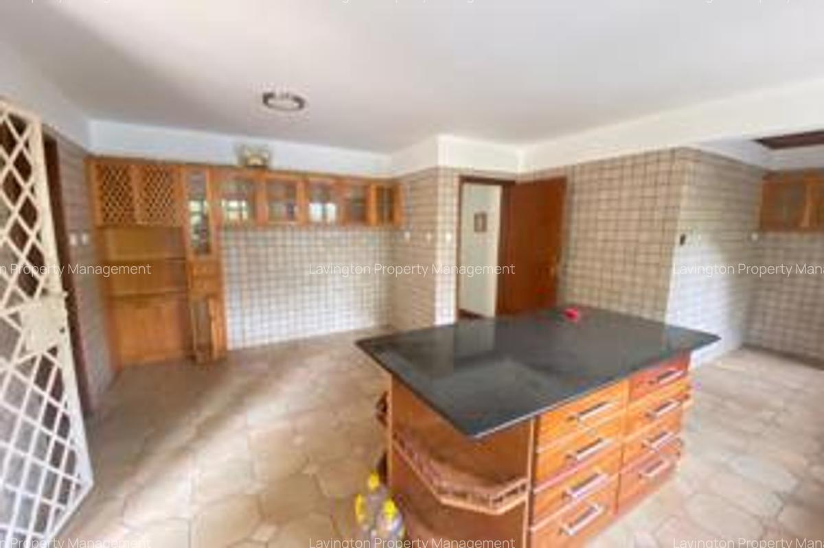 4 Bed House with En Suite at Lavington Green - 3