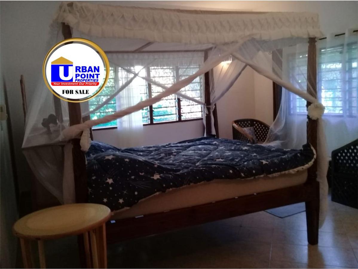 6 Bed House with En Suite in Watamu - 13