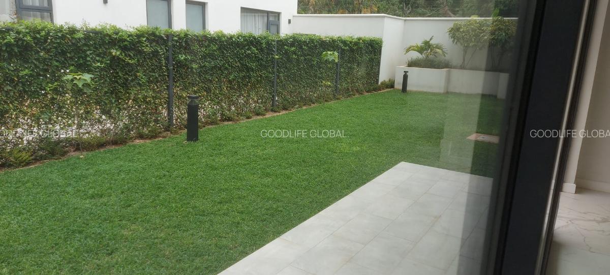 5 Bed Villa with En Suite at Lavington - 6