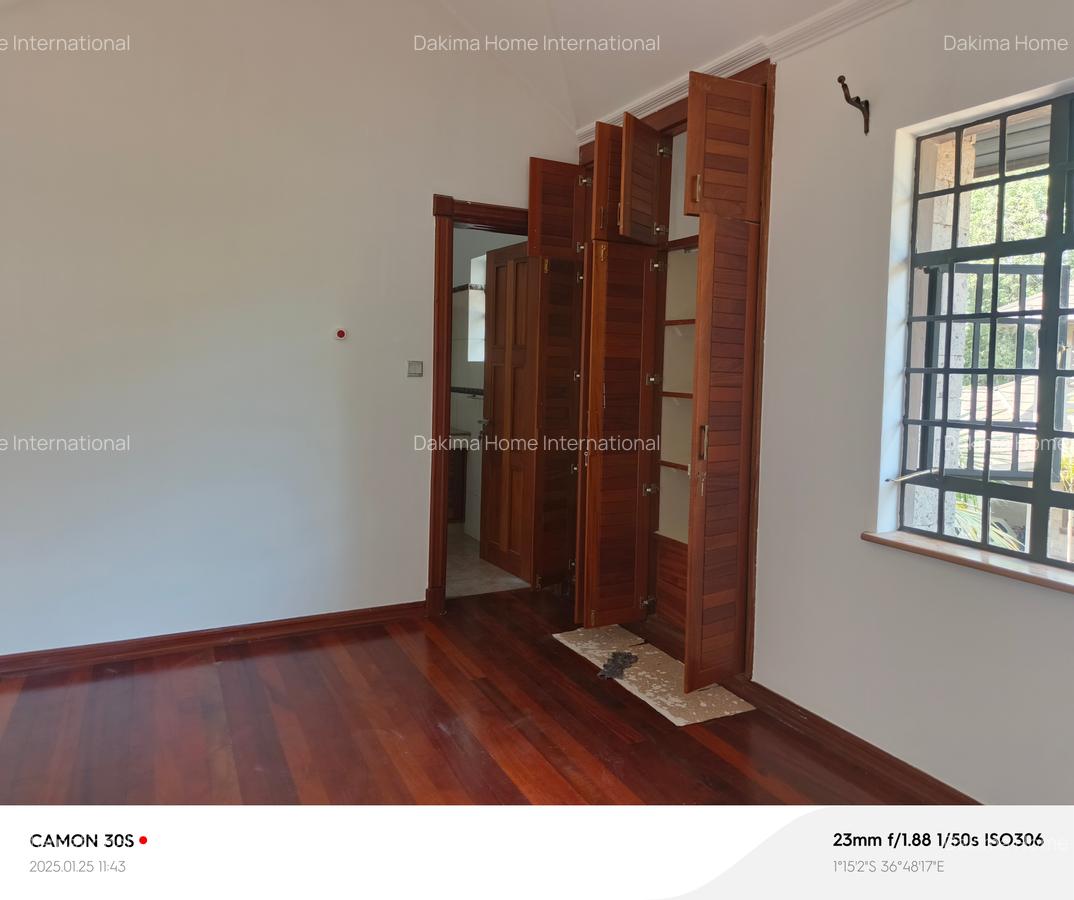 5 Bed Townhouse with En Suite in Spring Valley - 13