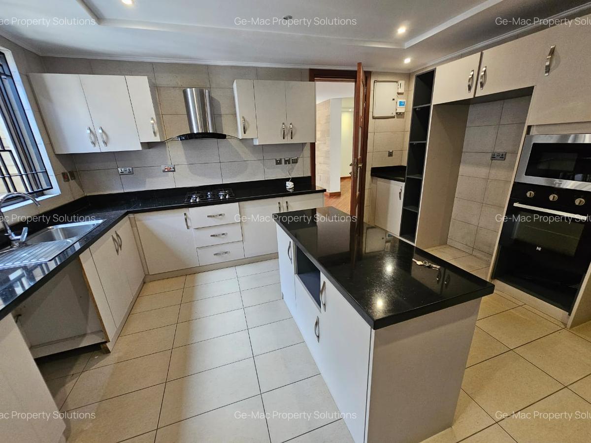 5 Bed House with En Suite in Lavington - 5