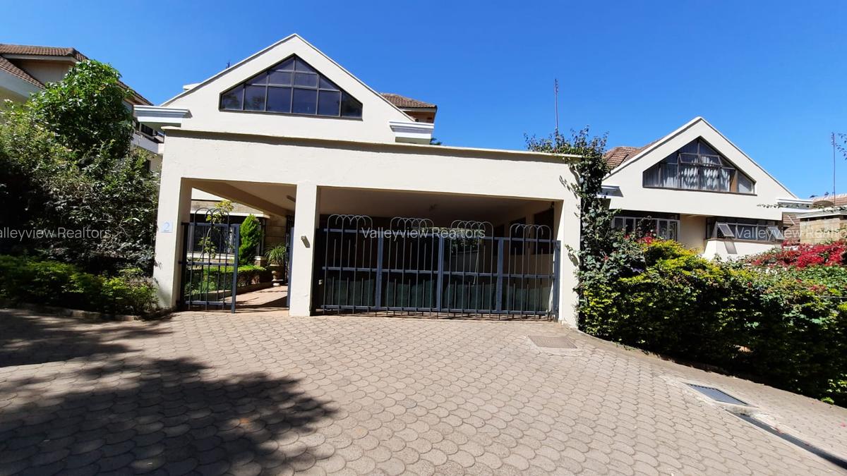 4 Bed Townhouse with En Suite at Lavington - 13