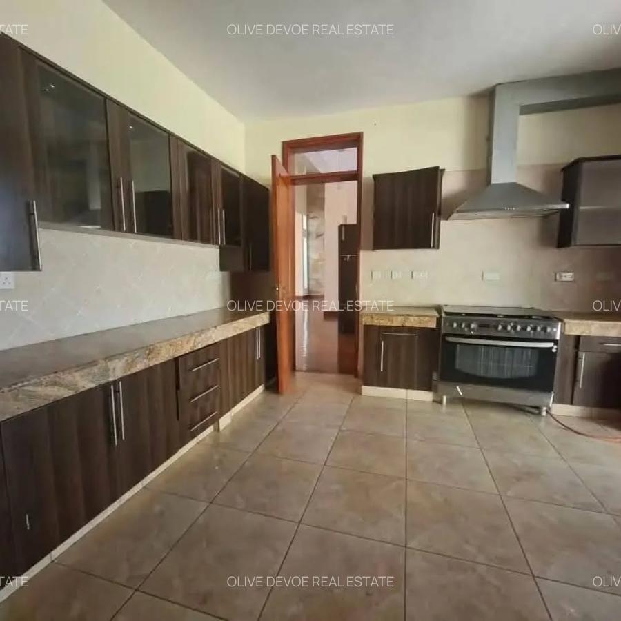 4 Bed House with En Suite in Runda - 9