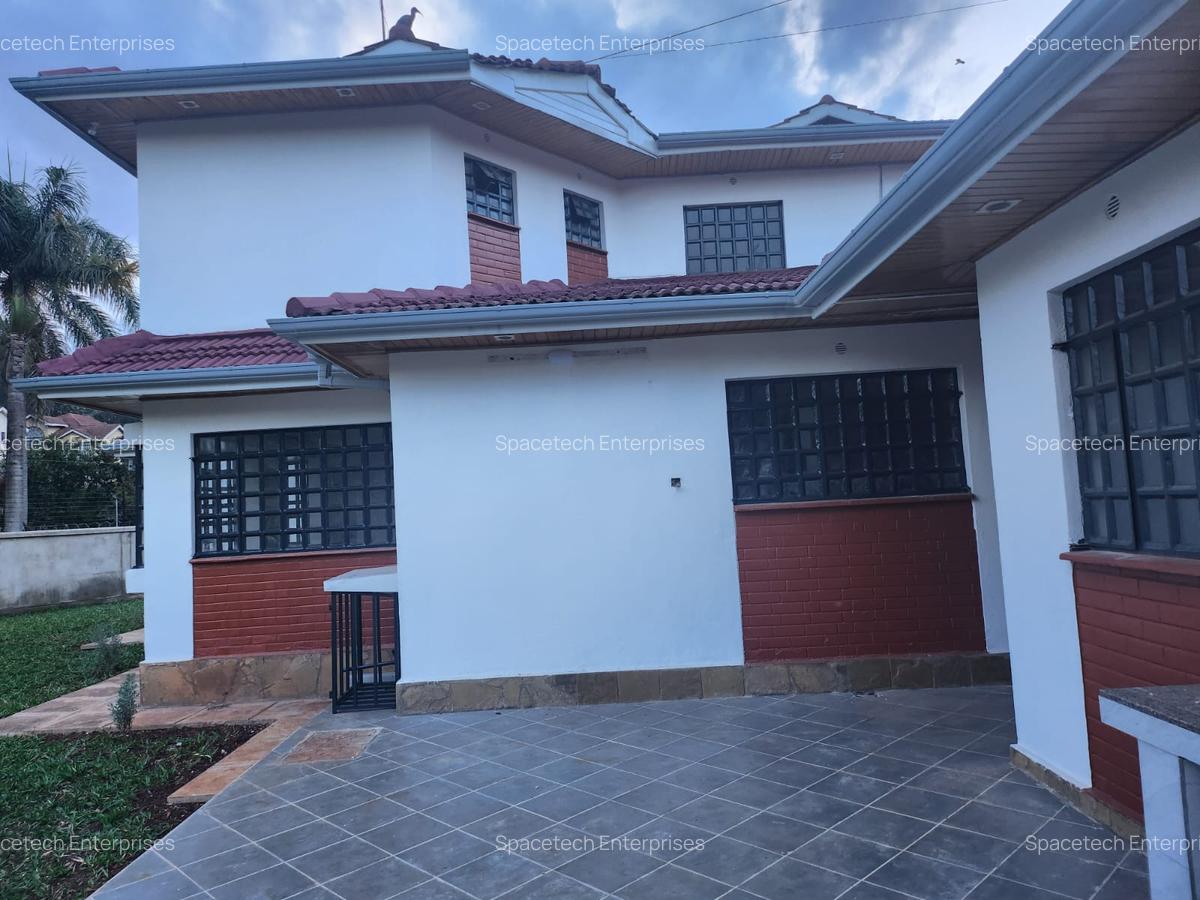4 Bed House with En Suite in Lavington - 5