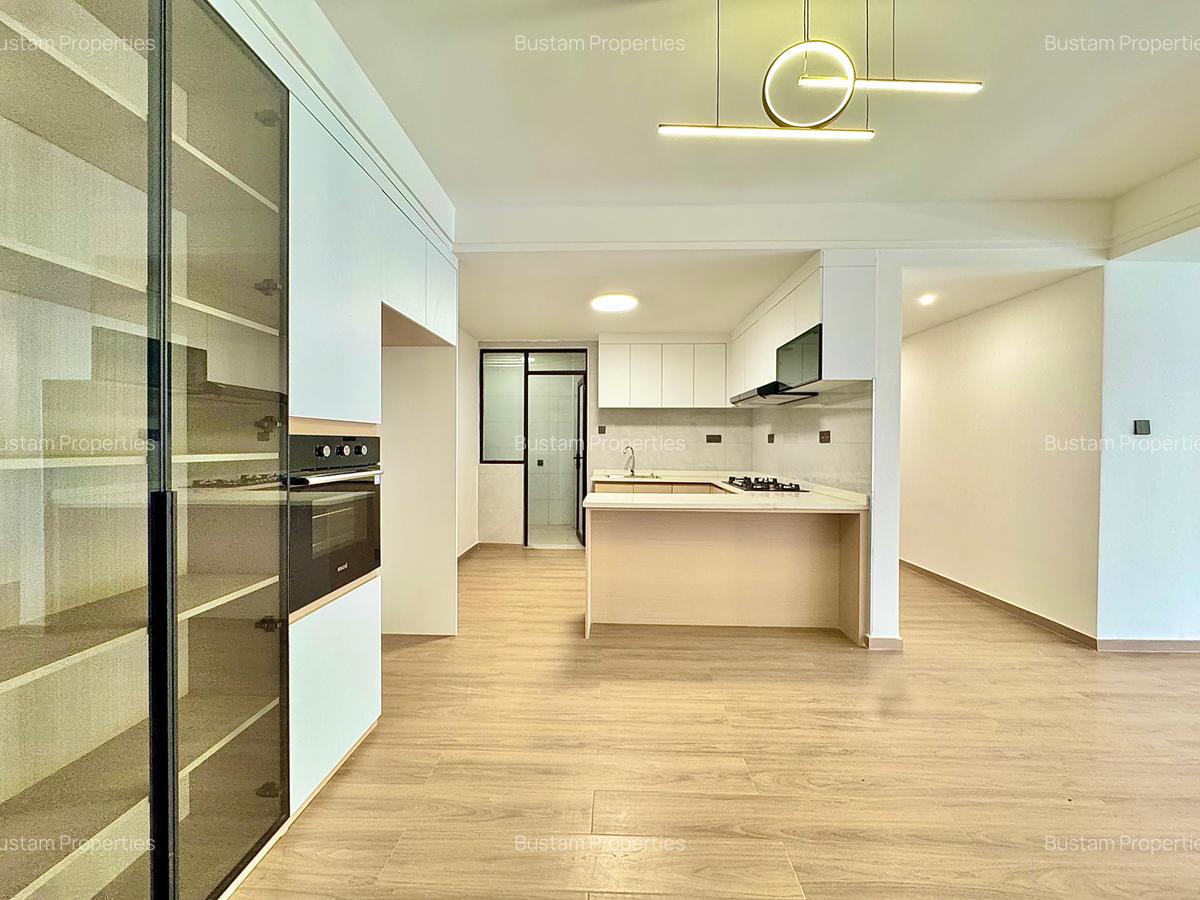 3 Bed Apartment with En Suite in Riverside - 2