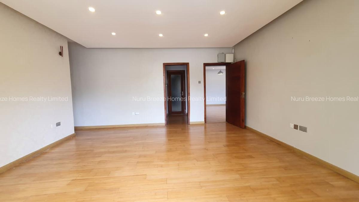 5 Bed Townhouse with En Suite in Lavington - 12