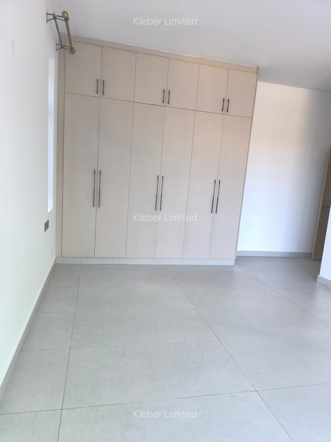 2 Bed Apartment with En Suite at Brookside - 20