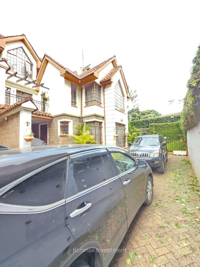 5 Bed Townhouse with En Suite at Lavington Green - 5