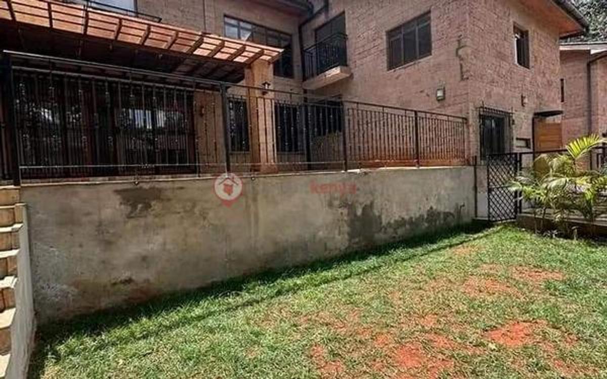 4 Bed Townhouse with En Suite at Lavington - 20