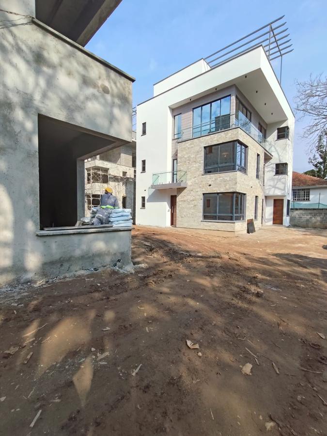 4 Bed Townhouse with En Suite at Lavington Shopping Centre - 1