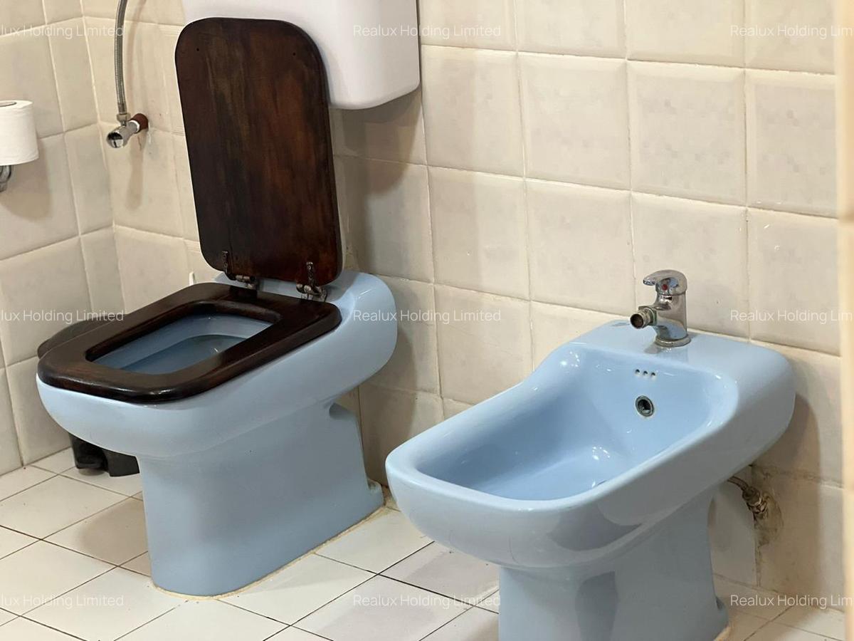 5 Bed House with En Suite in Malindi - 6