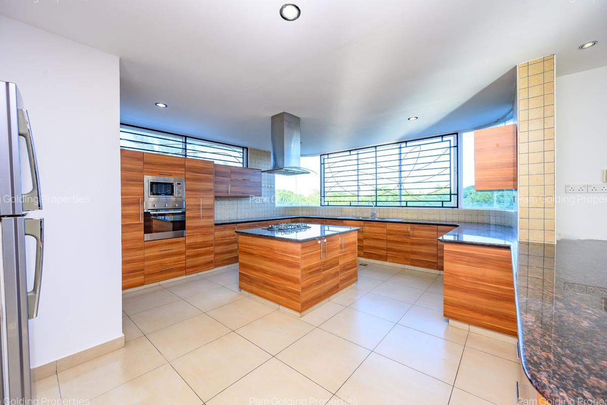 4 Bed Apartment with En Suite in Nyali Area - 3