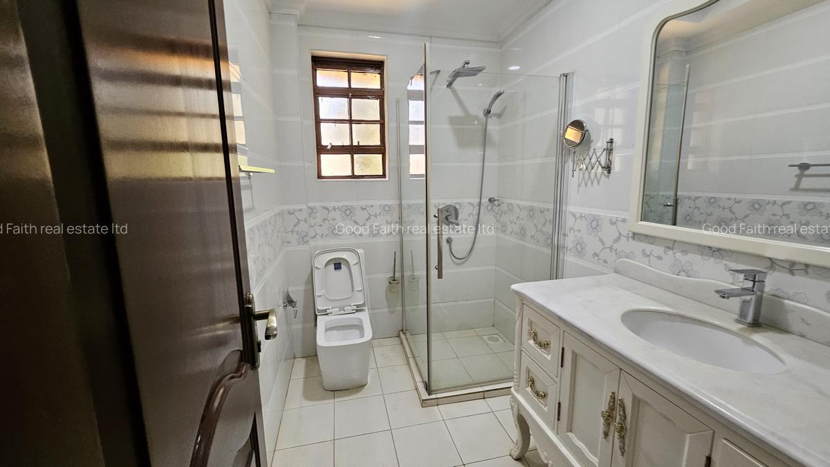 5 Bed House with En Suite in Runda - 14