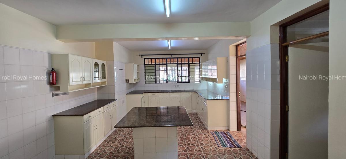 4 Bed House with En Suite at Plains 34 - 15