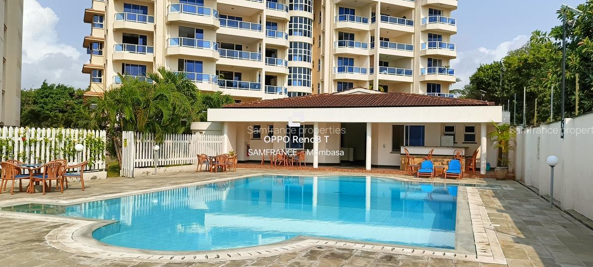 Serviced 4 Bed Apartment with En Suite at Greenwood Drive - 2