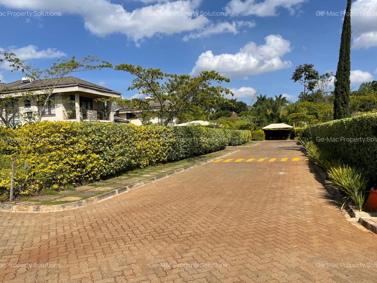 4 Bed House with En Suite in Garden Estate - 2