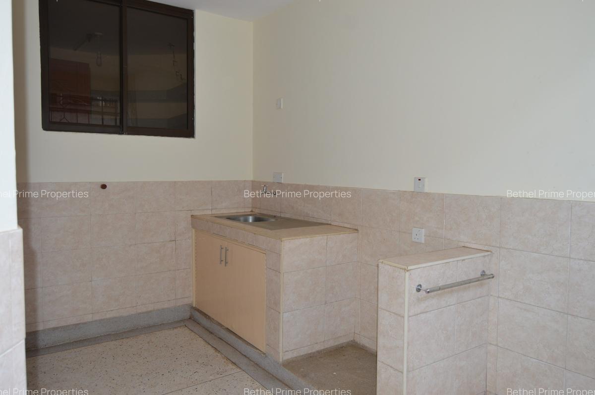 4 Bed Apartment with En Suite in Parklands - 17