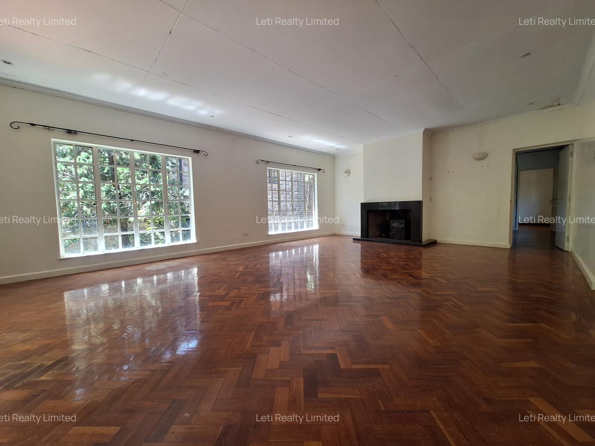 4 Bed House with En Suite in Lavington - 5