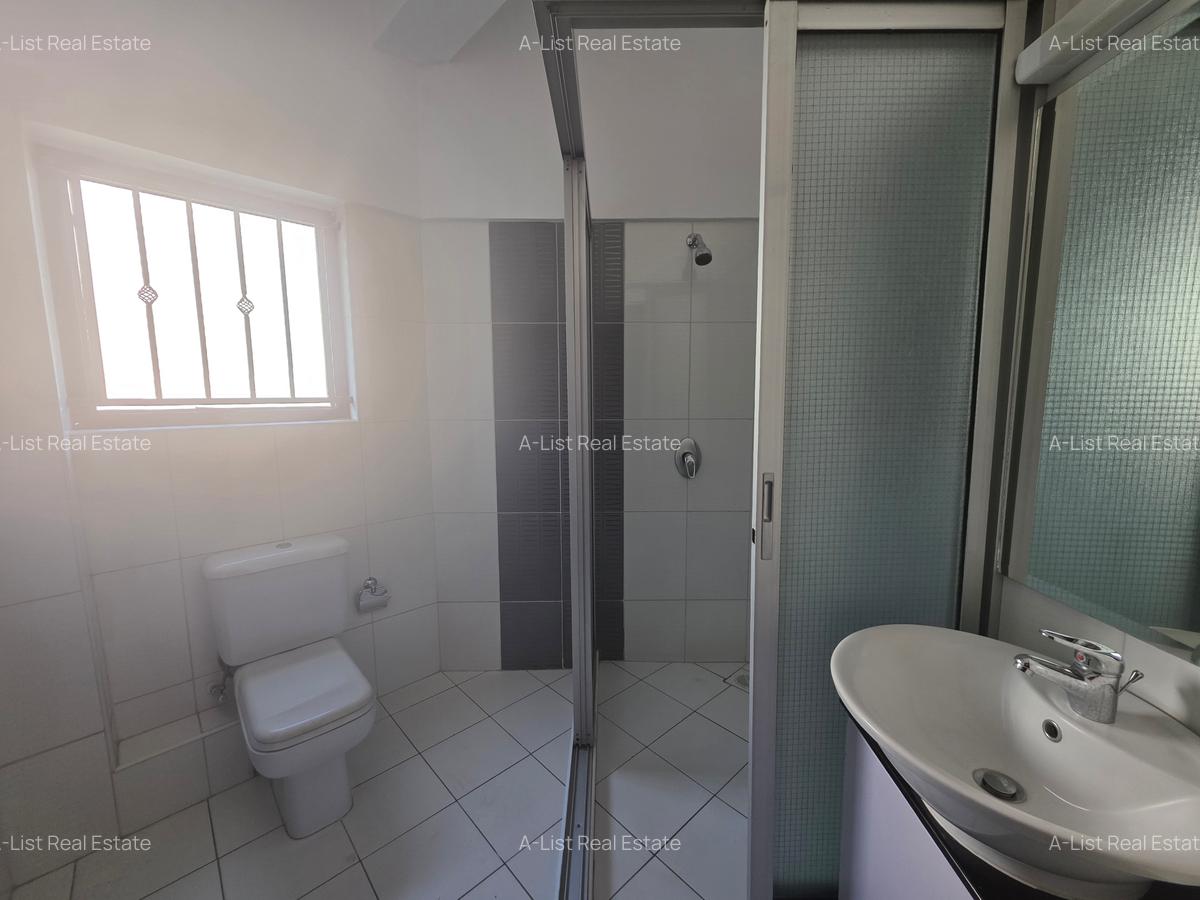 4 Bed Apartment with En Suite at Brookside Drive - 10