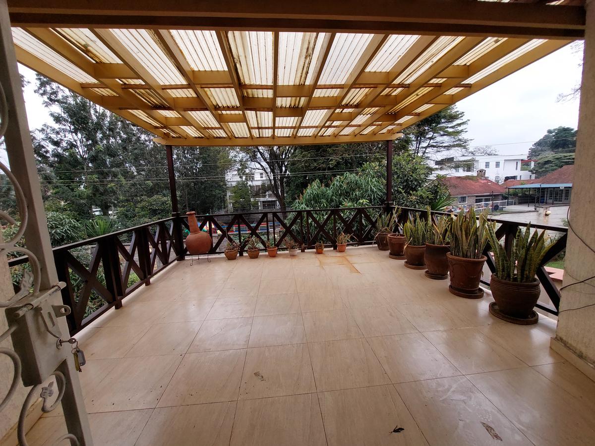 5 Bed Townhouse with En Suite at Lavington - 5