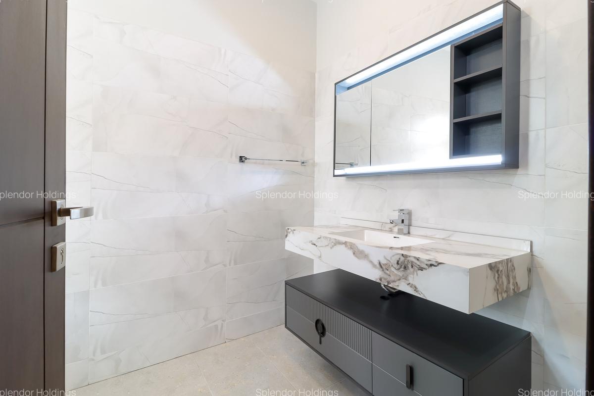 3 Bed Apartment with En Suite in Riverside - 14