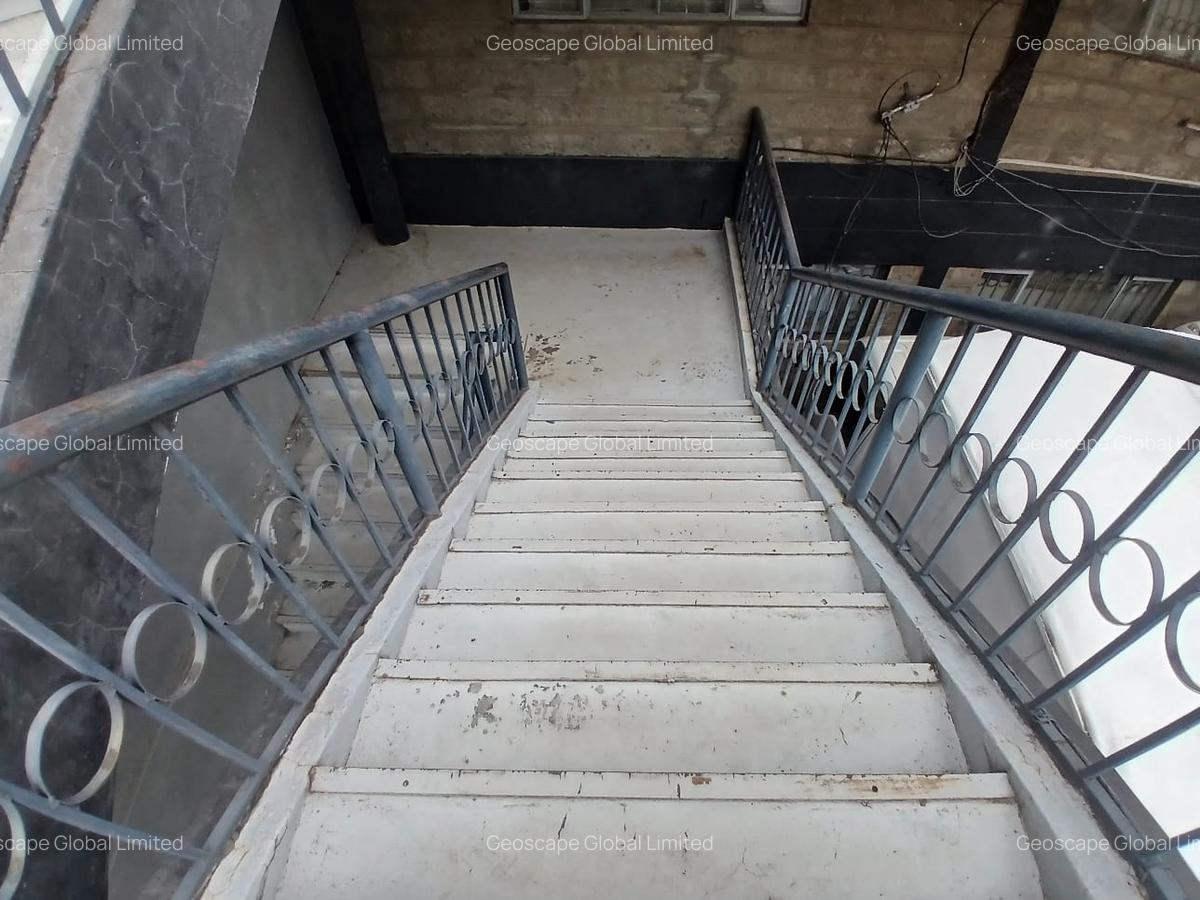 10,500 ft² Warehouse with Parking in Industrial Area - 2