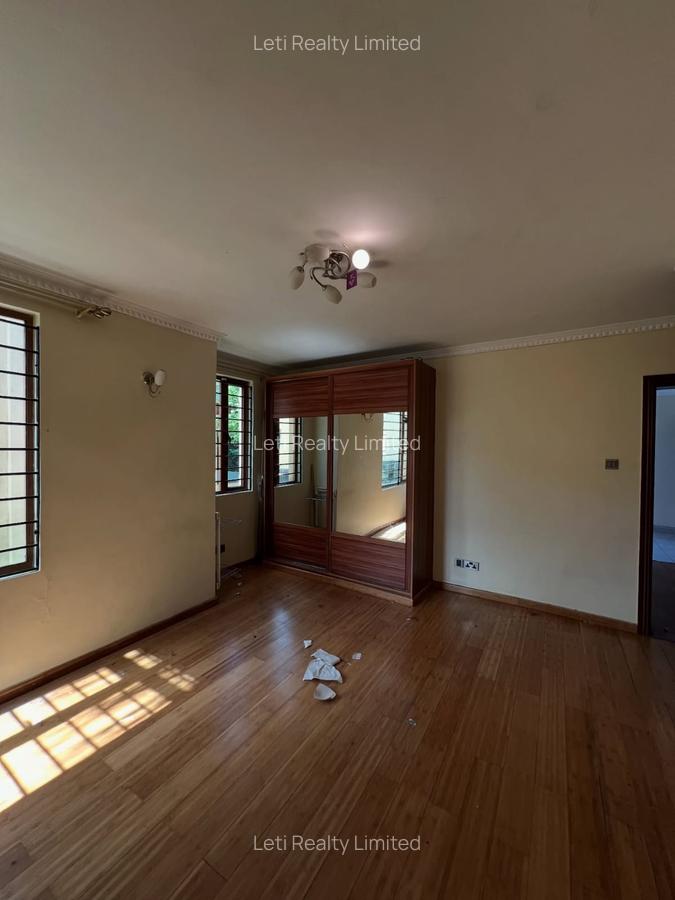 5 Bed Townhouse with En Suite in Lavington - 11