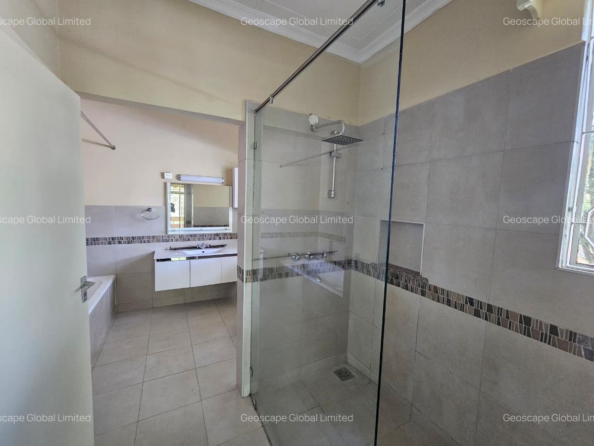 4 Bed House with En Suite in Spring Valley - 12