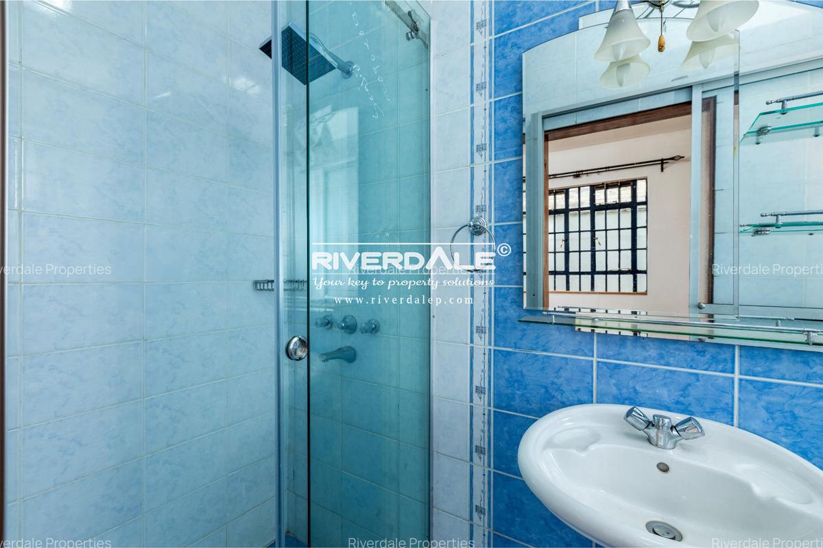 5 Bed Villa with En Suite in Lavington - 8