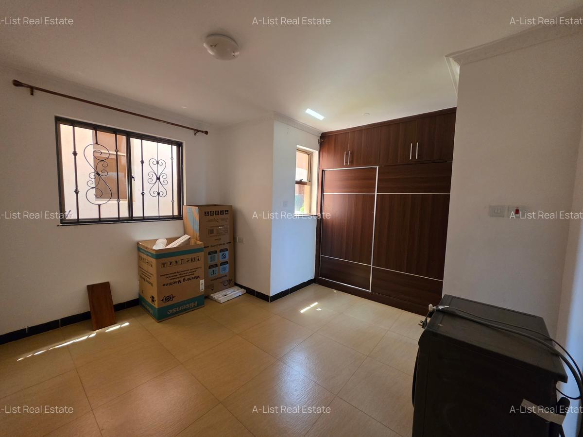 5 Bed Villa with En Suite at Chalbi Road - 7