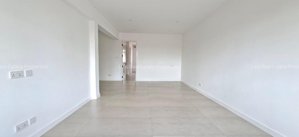 4 Bed Townhouse with En Suite in Brookside - 11