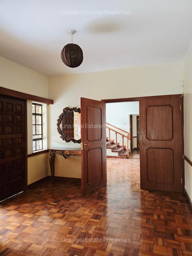 5 Bed House with En Suite in Runda - 10